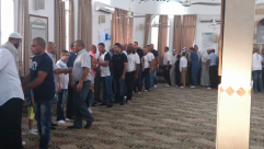  بالصور: صلاة عيد الفطر السعيد من مسجد الرباط في مدينة الرملة